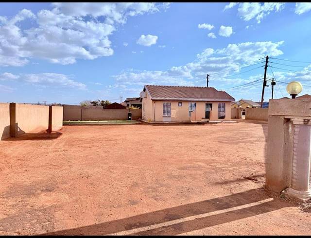 3 BEDROOM HOUSE FOR SALE IN PROTEA GLEN